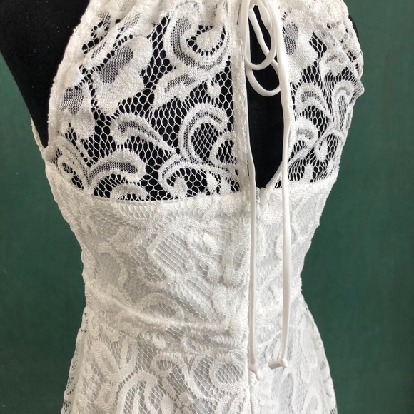 Short stretch lace dress - Picture 3 of 10